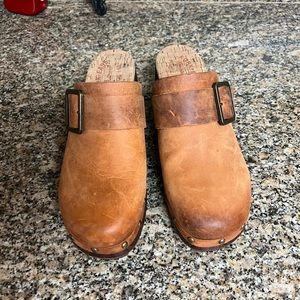 Kork Ease Clogs